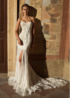 Strapless Sweetheart Beaded Lace Wedding Dress
